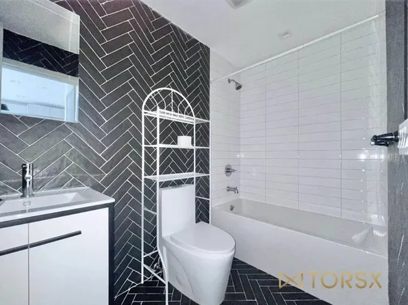 1068 Putnam Avenue image 3 of 6