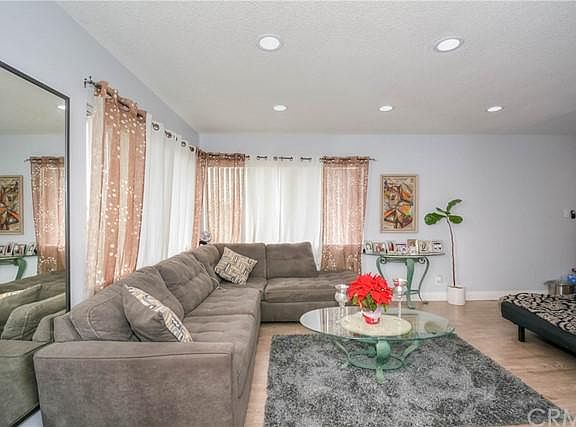 5th image of 2111 S Grand Ave