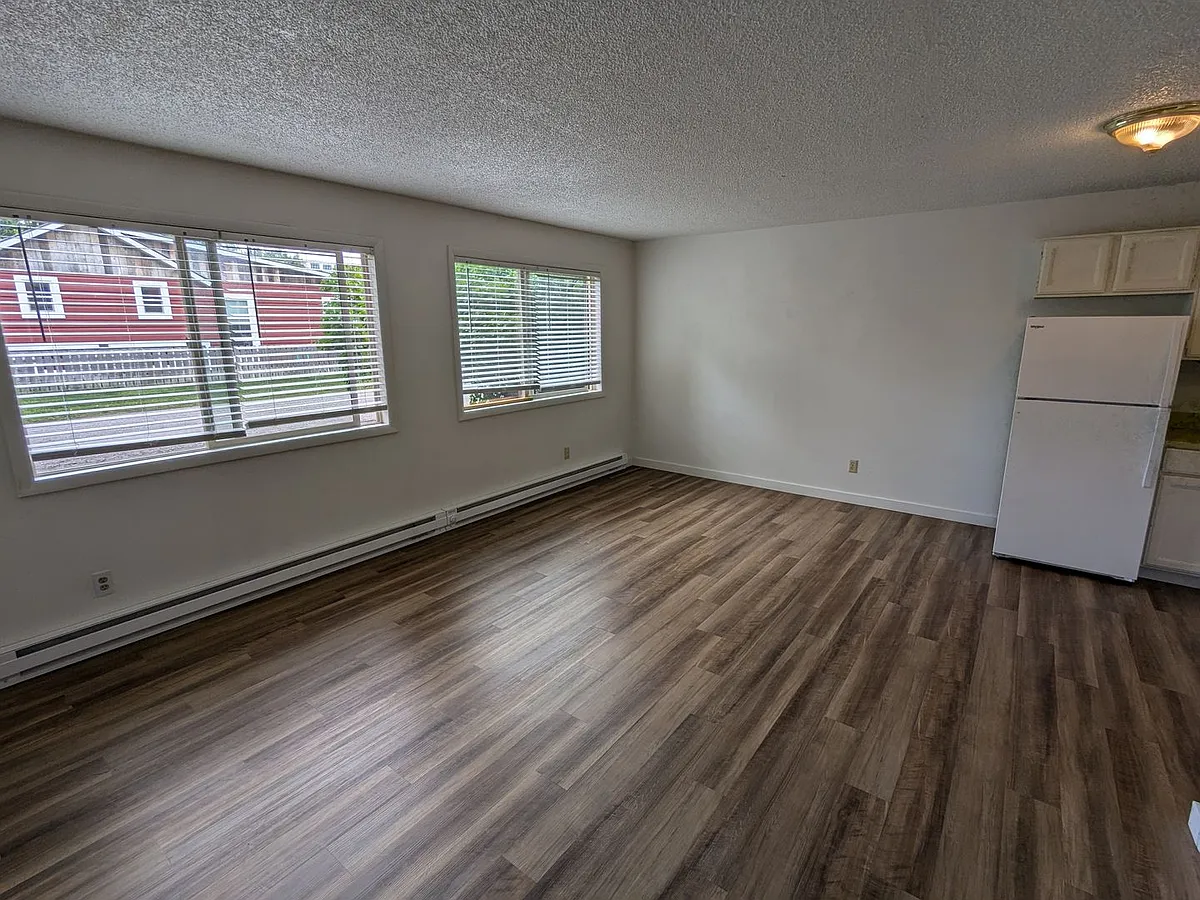 Building Photo - 503 N Black Ave #1-8
