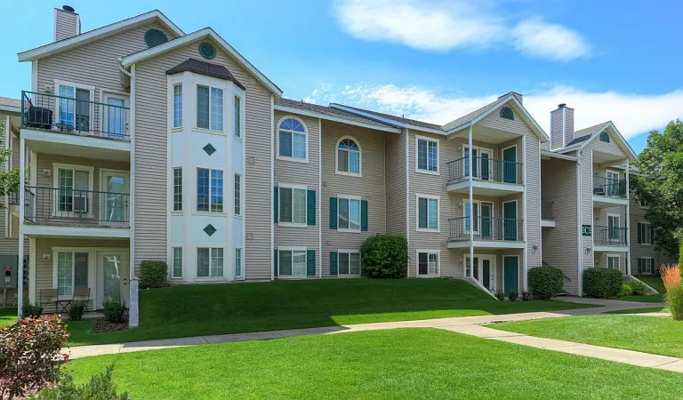 Parkwood Pointe Apartments — Photo 2