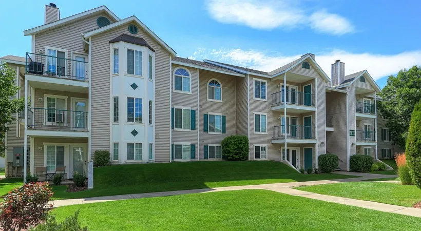 Parkwood Pointe Apartments
