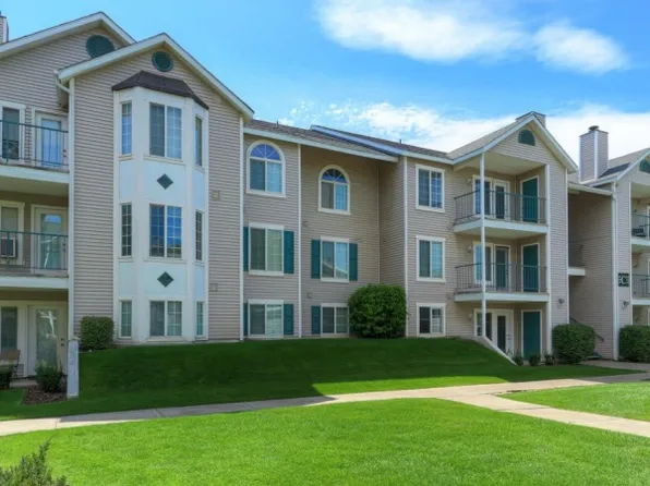 Parkwood Pointe Apartments