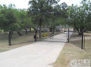 125 Creekside Dr, Floresville, TX 78114