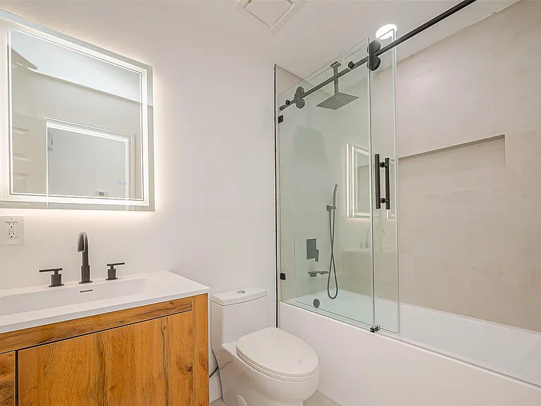 3010 Bandell Dr — Photo 16