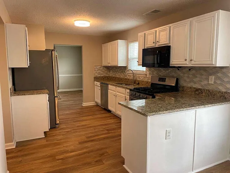 408 Canoga Ct — Photo 3