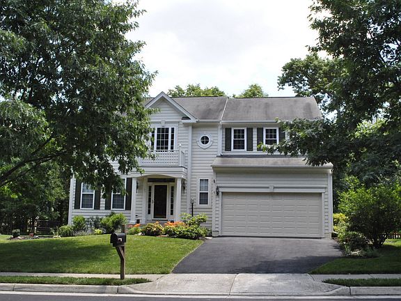 HOME BACKS TO WOODS!!