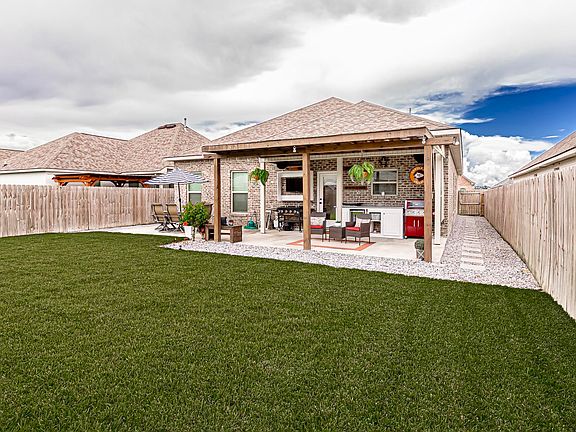 5th image of 636 Beaumont Dr