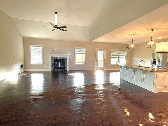 2nd image of 13901 Dakota Ct