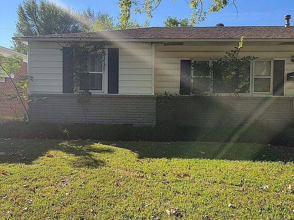 3rd image of 150 W Jackson Ave S