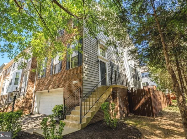 8646 Royal Worcester Ln, Fairfax, VA 22031