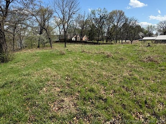 5th image of 222 N 4395th Rd