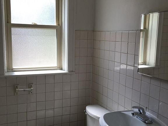5th image of 916 N Menard Ave #1