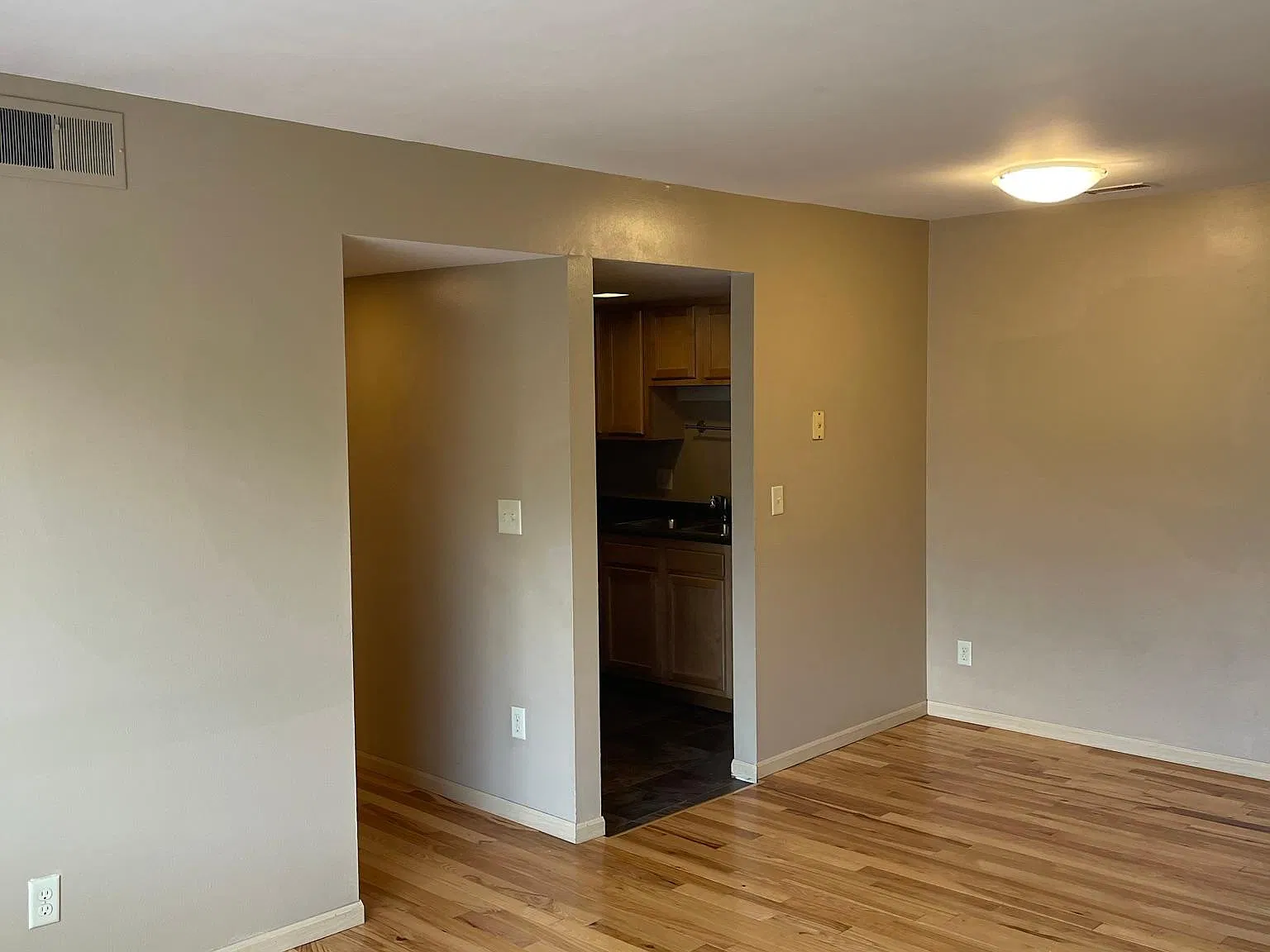2 bed, 100 sqft, $1,471 — Photo 4