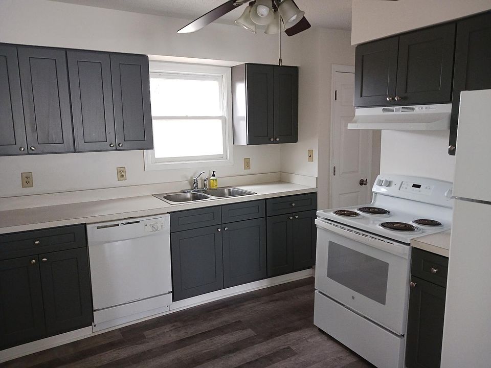 1st image of 102 E Parker St