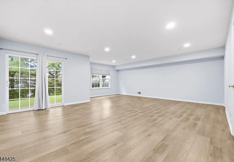 604 Knollwood Ct — Photo 15
