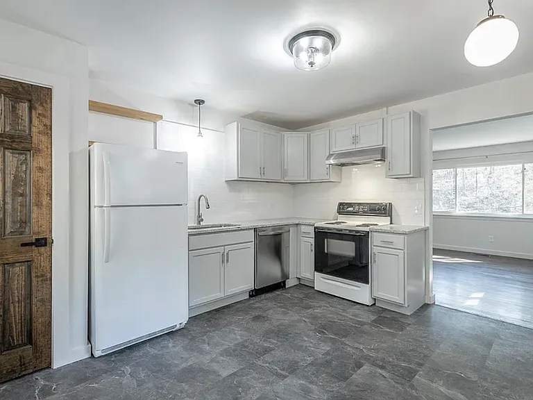 167 W Ridgewood Ave — Photo 4