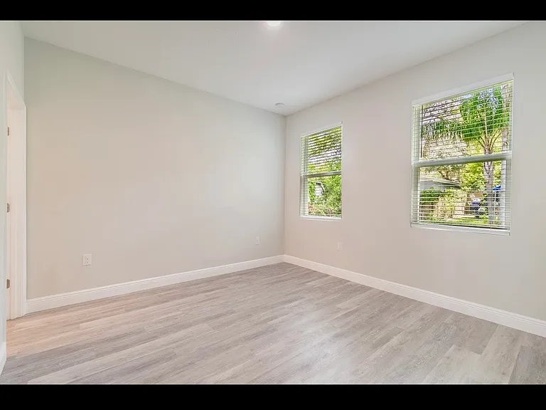 1614 E Mulberry Dr — Photo 9