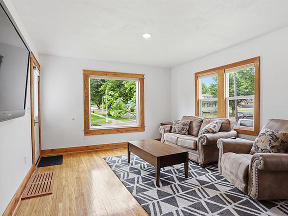 3rd image of 401 W 29th St