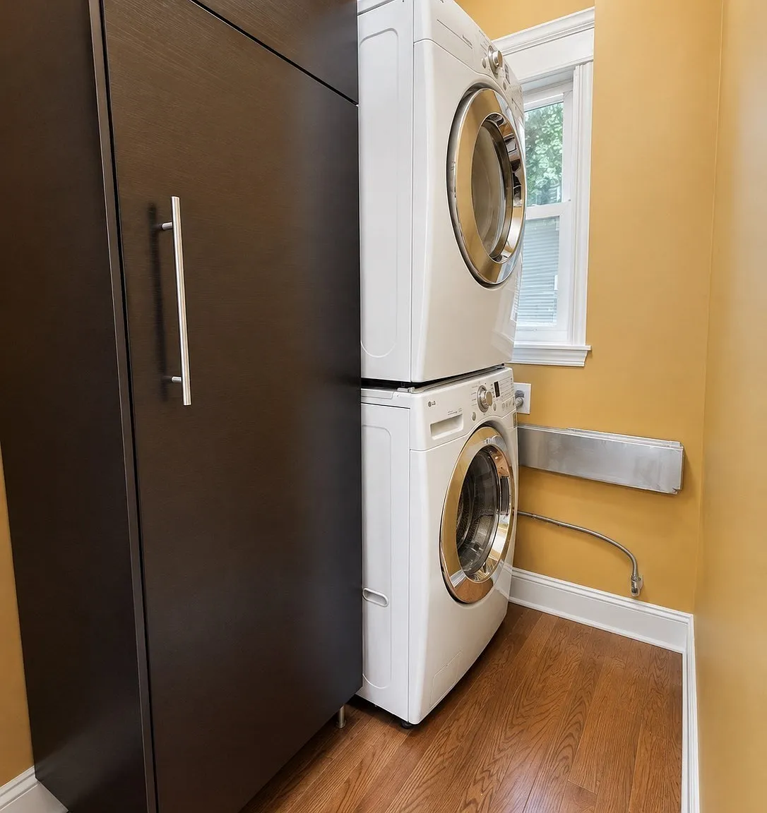 3 bed, 1.0 bath, 872 sqft, $3,200 — Photo 4