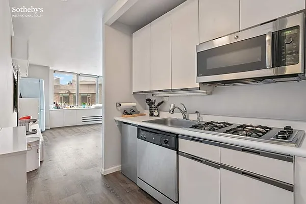 Rented by Sotheby's International Realty | media 10