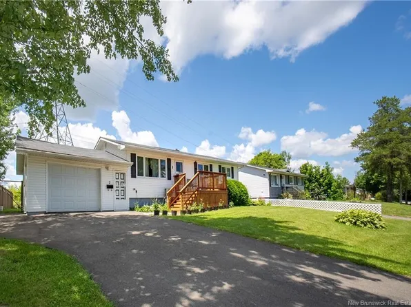 2 Manchester Cres, Riverview, NB E1B 3G4