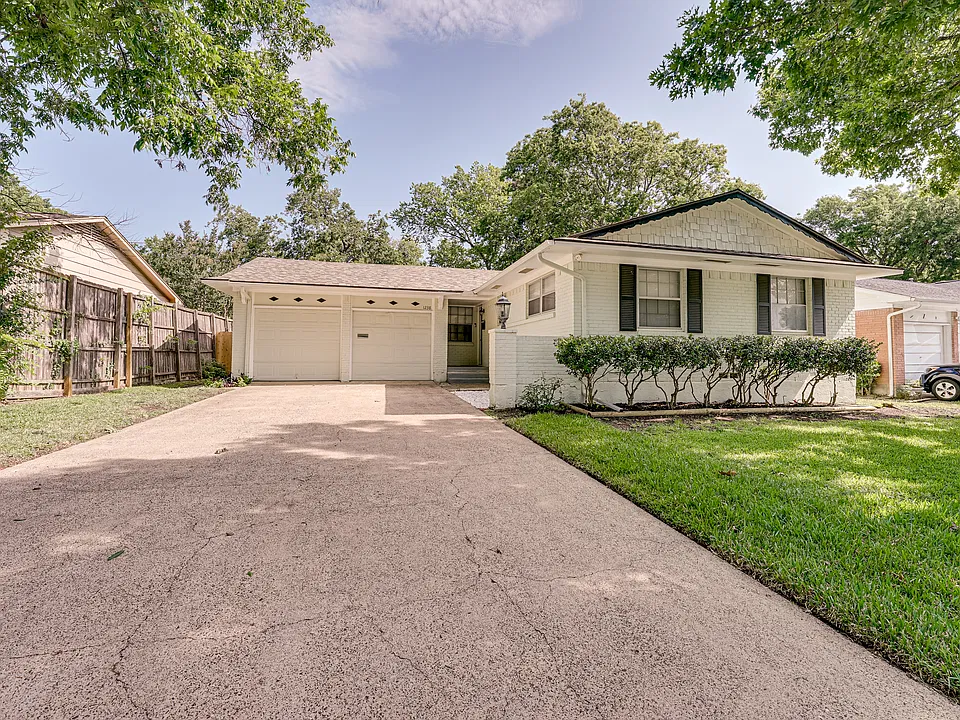 1238 Dumont Dr