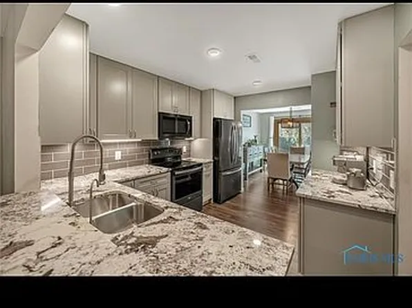 15 Parkview Dr, Perrysburg, OH 43551