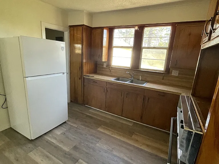 807 Kings Rd — Photo 5