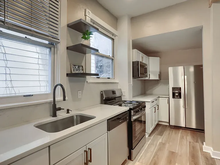 513 Grace St — Photo 19