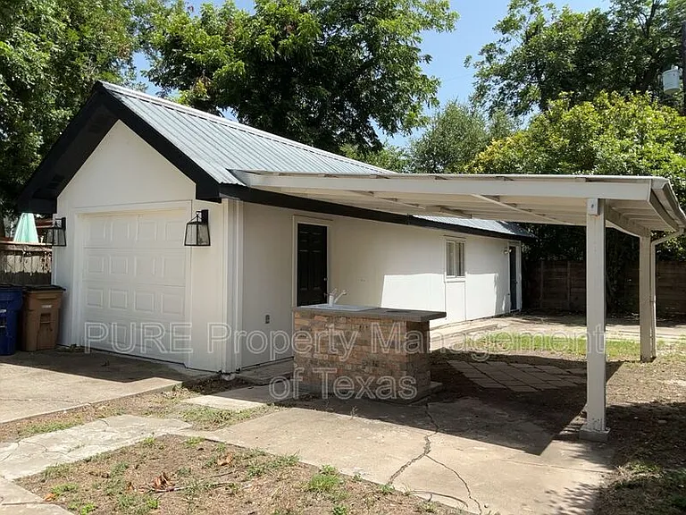 2517 E 4th St — Photo 32