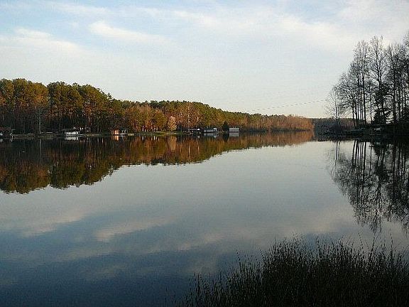 2nd image of 817 Hawthorne Dr