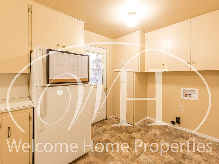1052 Modoc St — Photo 7