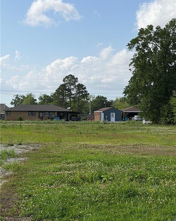 2nd image of 144 Saint Charles Pl