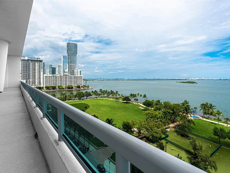 1800 N Bayshore Dr #2402 — Photo 11