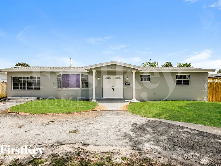 7171 SW 10th Ct — Photo 1