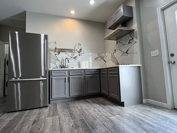 5th image of 6615 Tippin Ave #2