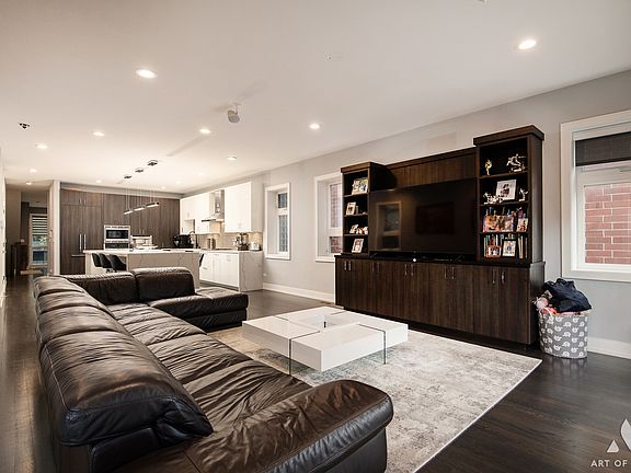 4th image of 1465 W Erie St #1