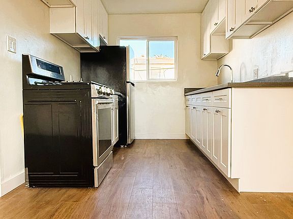 5th image of 414 S Saint Andrews Pl #10
