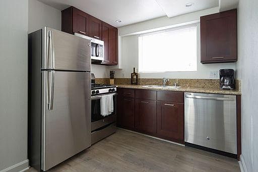 3rd image of 2585 S Sepulveda Blvd APT 1