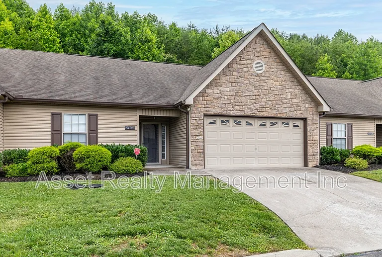 5104 Cates Bend Way #1 — Photo 2