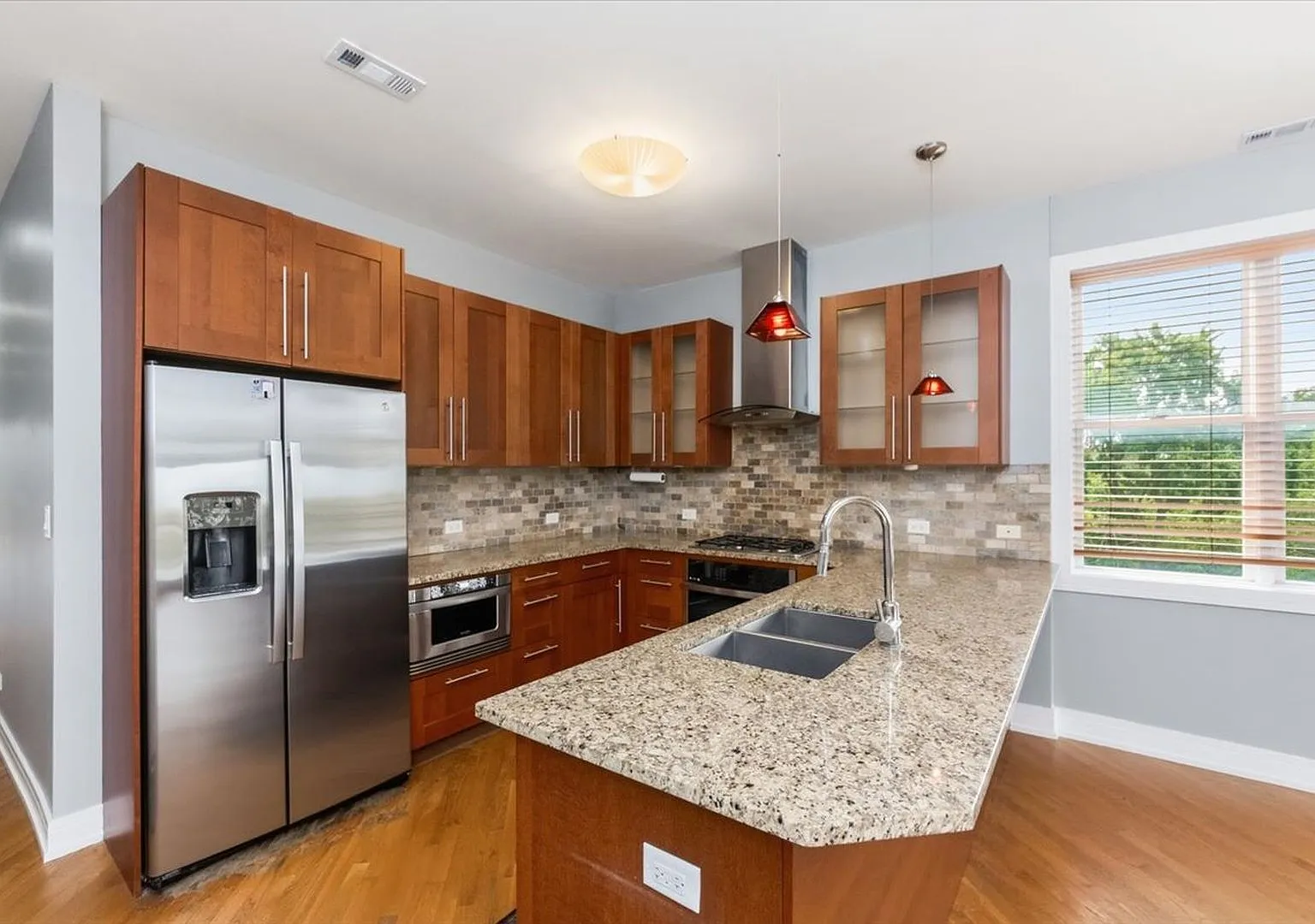 3 bed, 1700 sqft, $2,600 — Photo 2