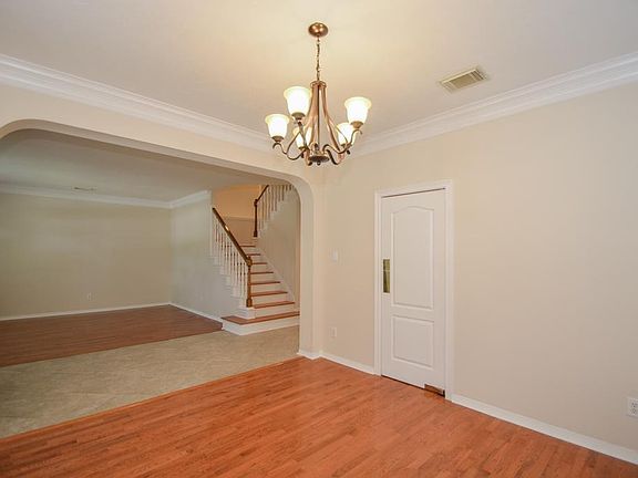 5th image of 910 Chinni Ct