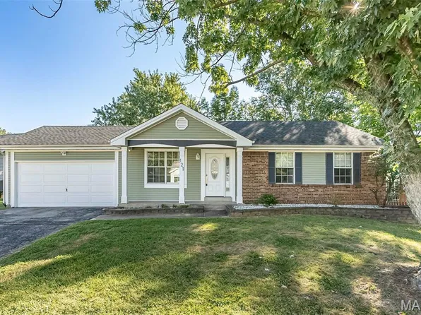 121 Oak Valley Dr, Saint Peters, MO 63376