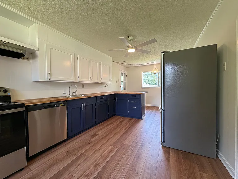 19 Oak St NE — Photo 12