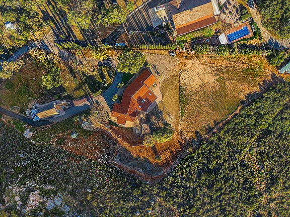 2 acres of useable land