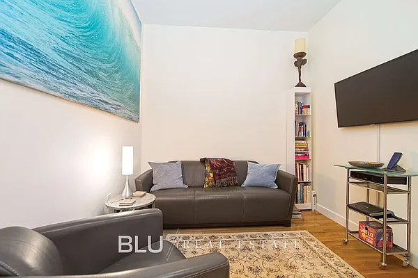 Rented by BLU Real Estate | media 22