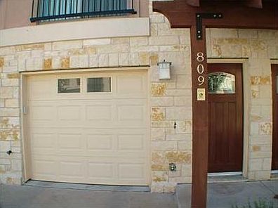 Entrance/Door : Entrance view at Unit #809. Single car garag