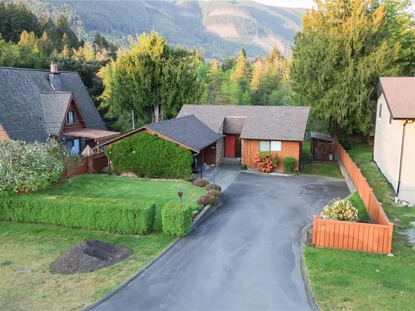 41 Somenos St N, Lake Cowichan, BC V0R 2G0