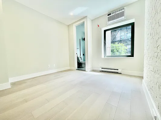 Rented by HOLTON REAL ESTATE INC. | media 20