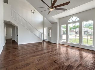 2705 E Hills Dr, Moore, OK 73160